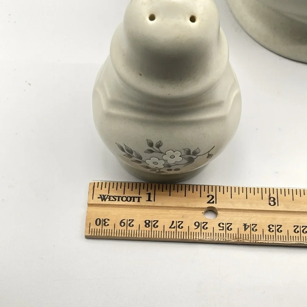 Vintage‎ Pfaltzgraff Gravy Boat Salt & Pepper 3 Pc Set-Retired Heirloom Pattern